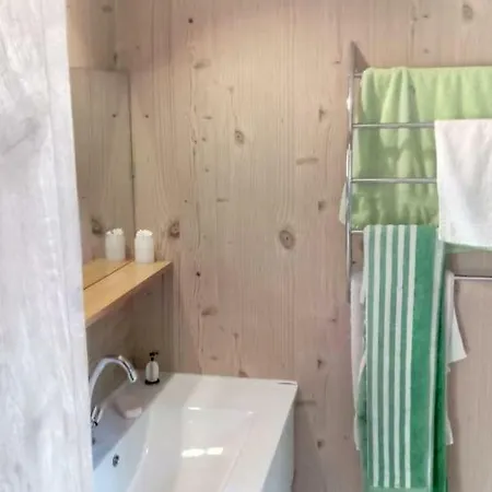 Petite Maison Dans La Prairie